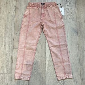 Based on size: 27
Front Rise: 9"
Back Rise: 14"
Inseam: 32"